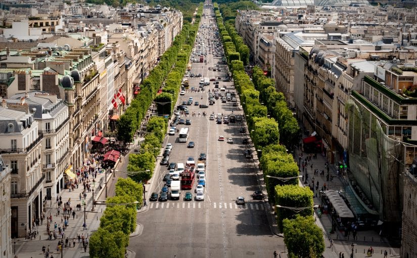Avenue des Champs Elysees. Paryż